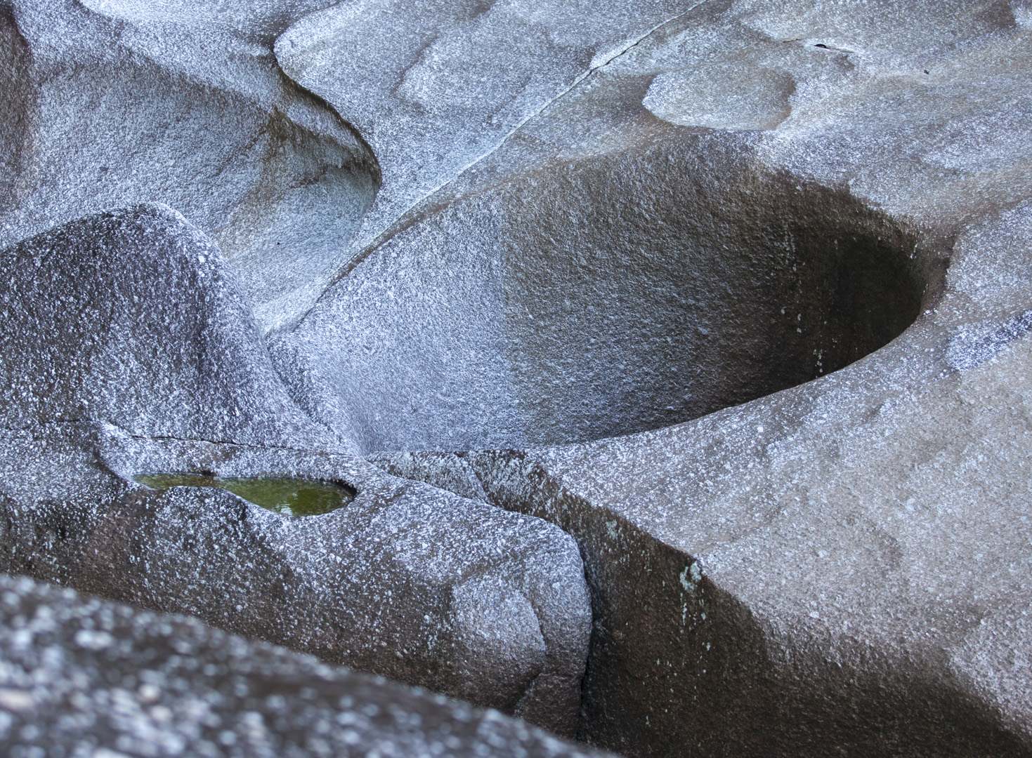 L 28182 The Boulders Cairns